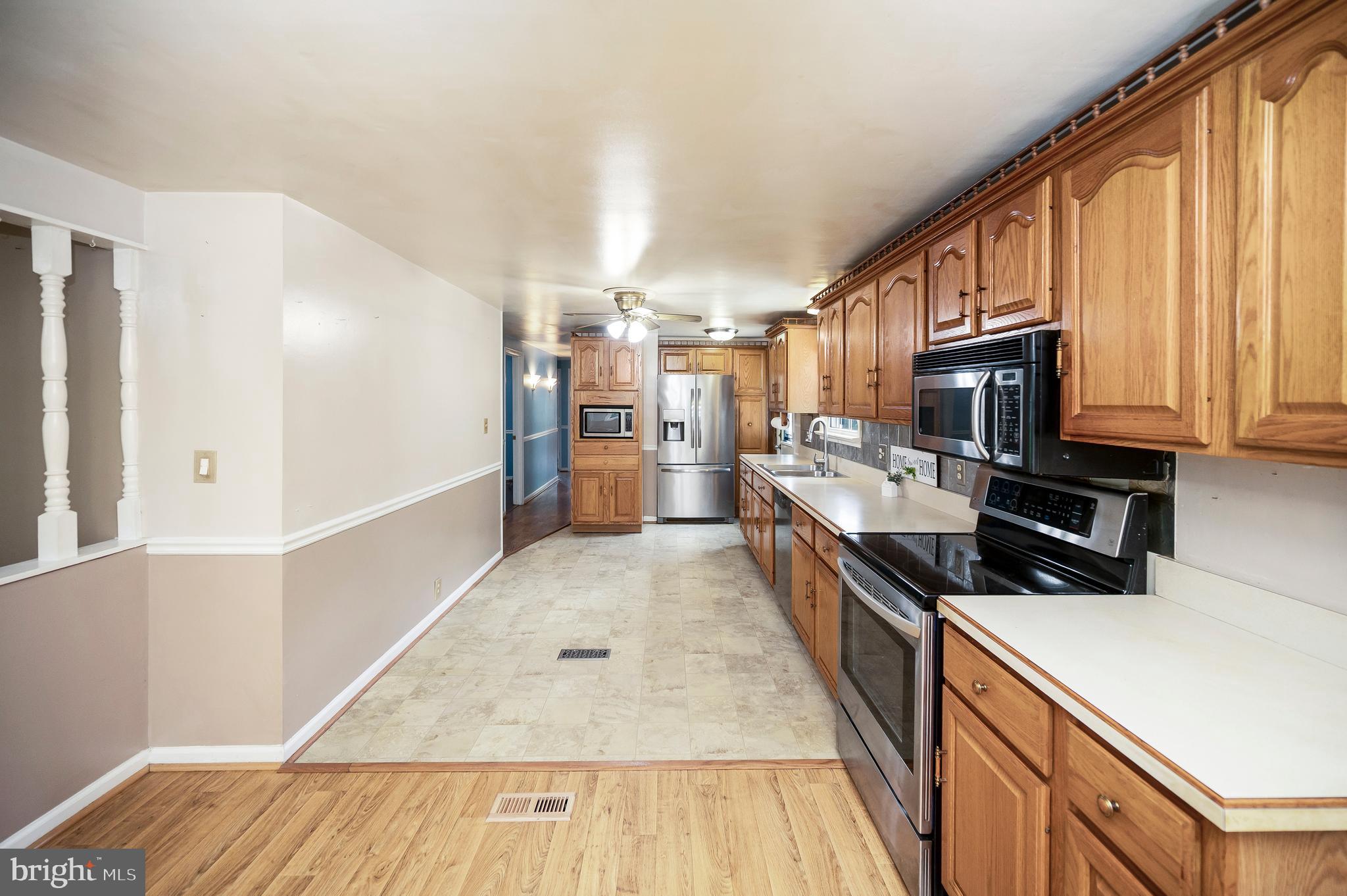 82 Hall Ln