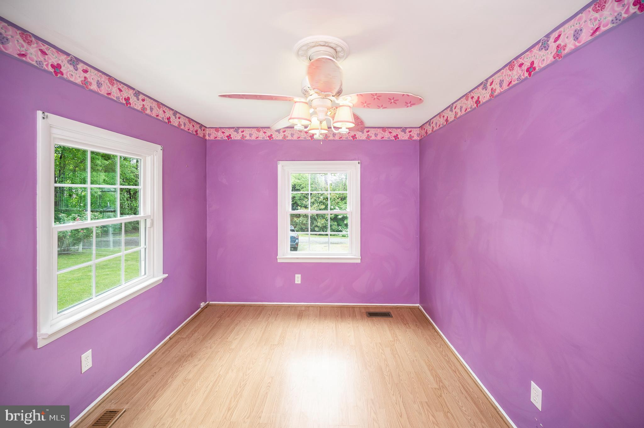 82 Hall Ln