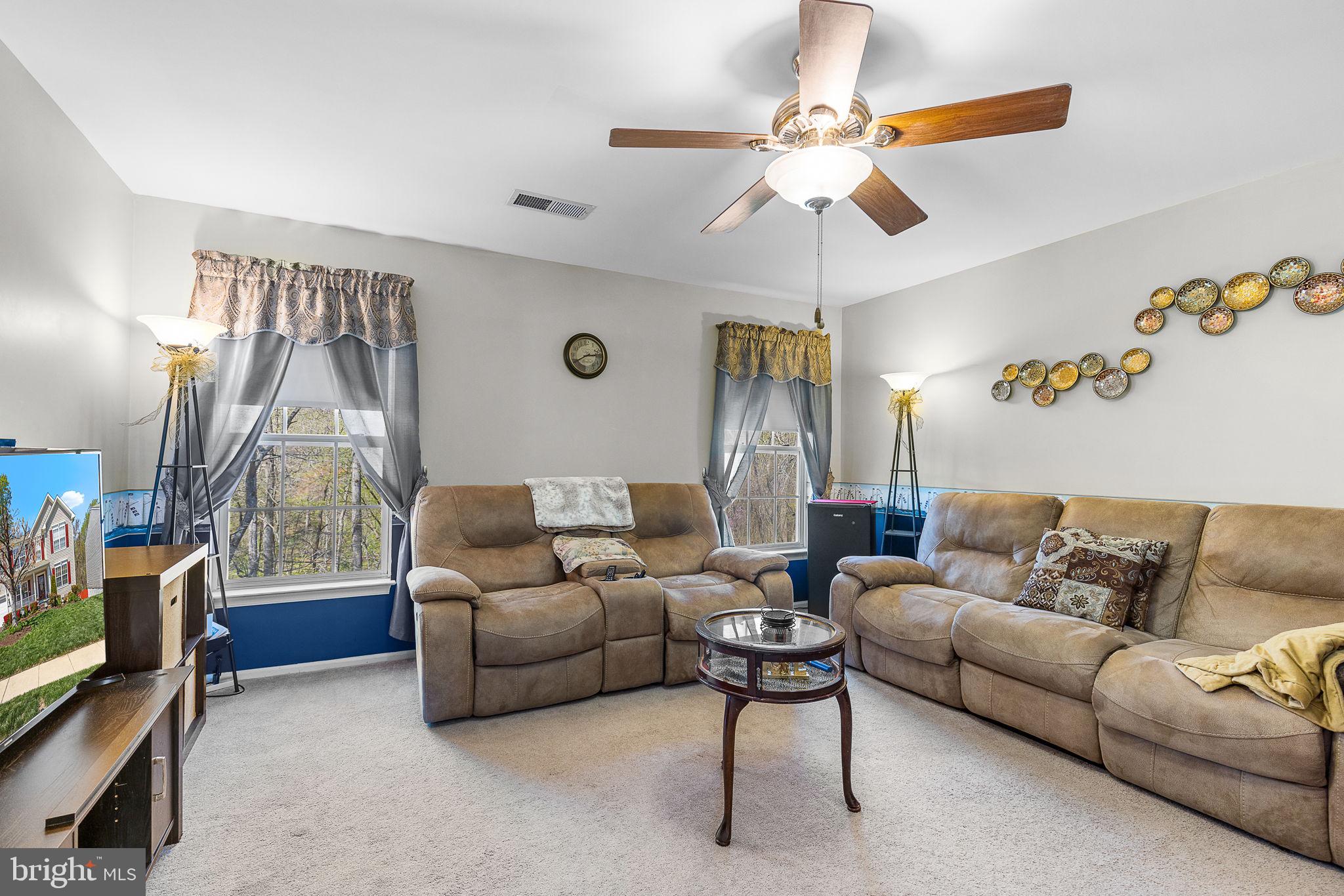 5 Webb Ct
