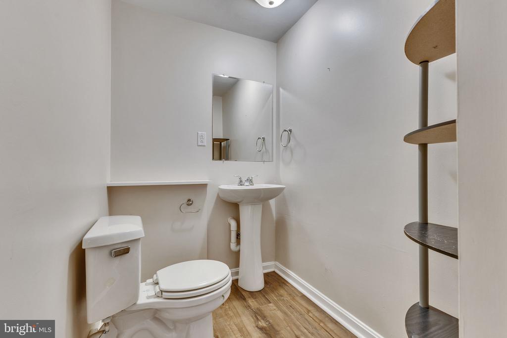 112 Oakwood Dr