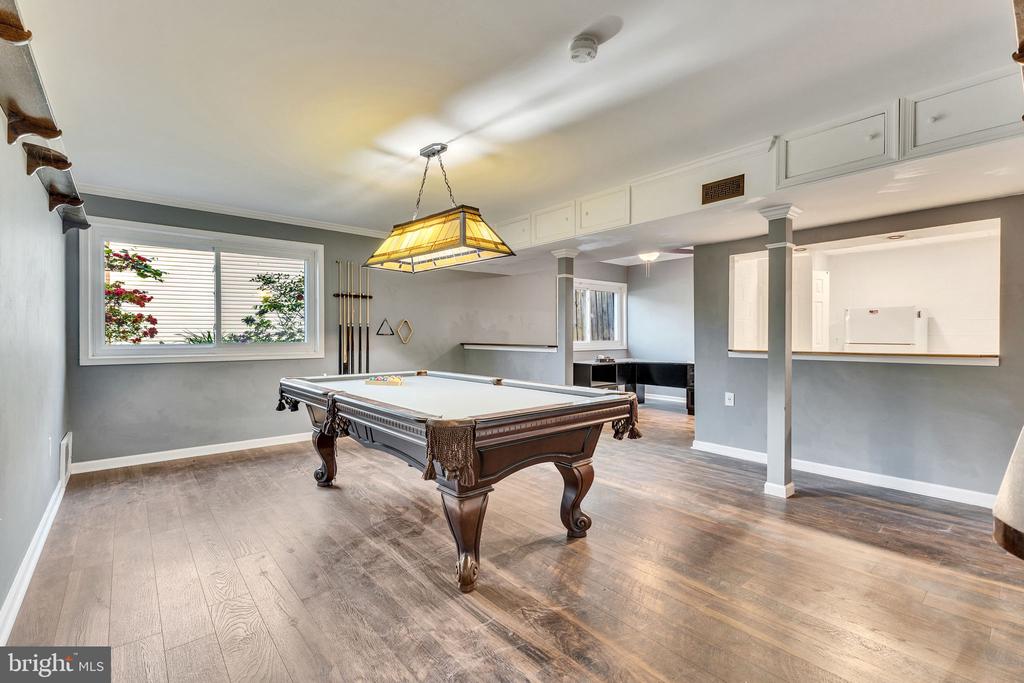 112 Oakwood Dr