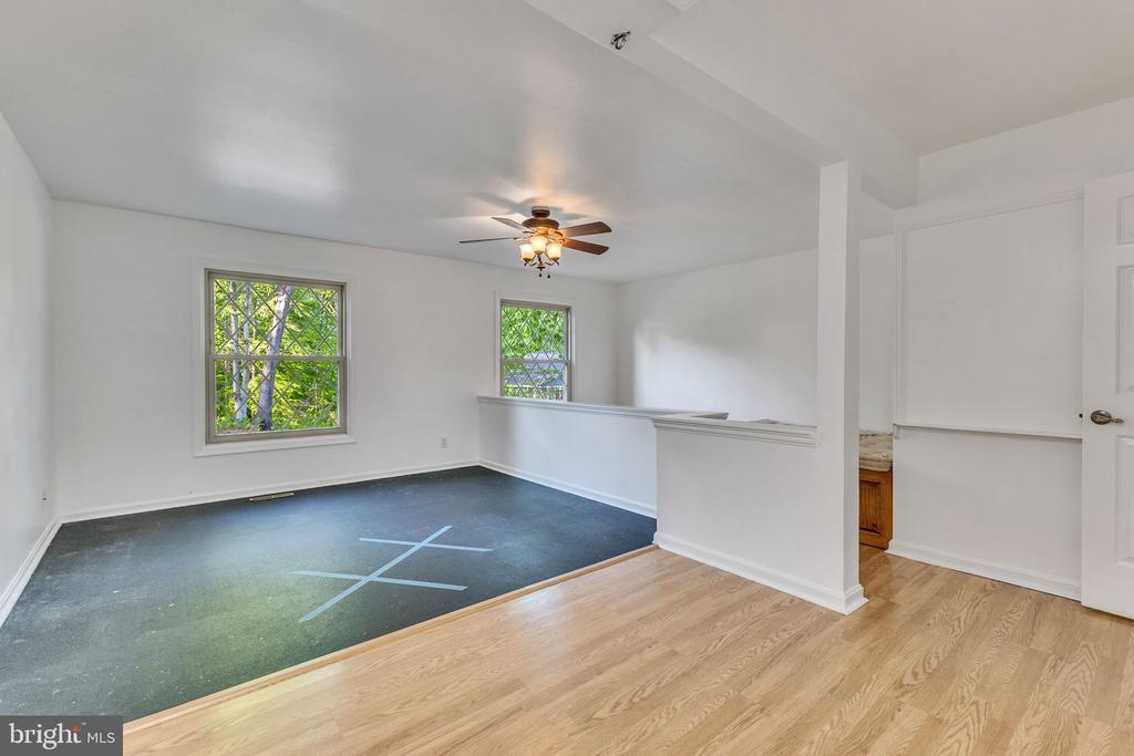 112 Oakwood Dr