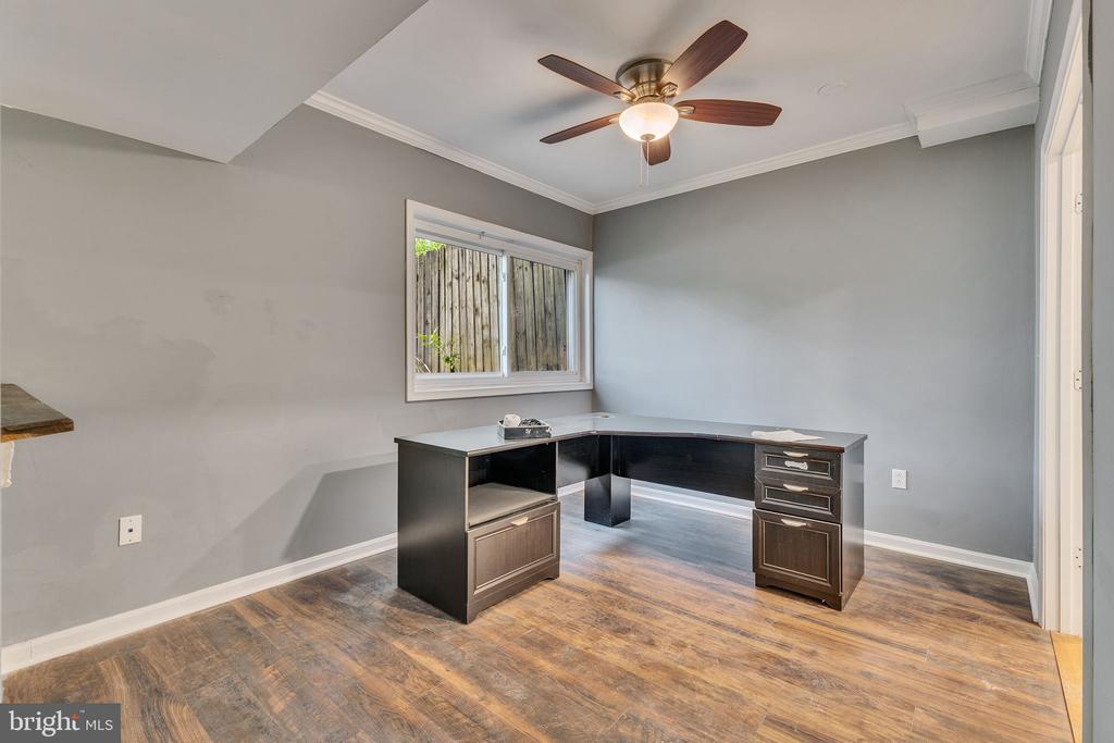112 Oakwood Dr