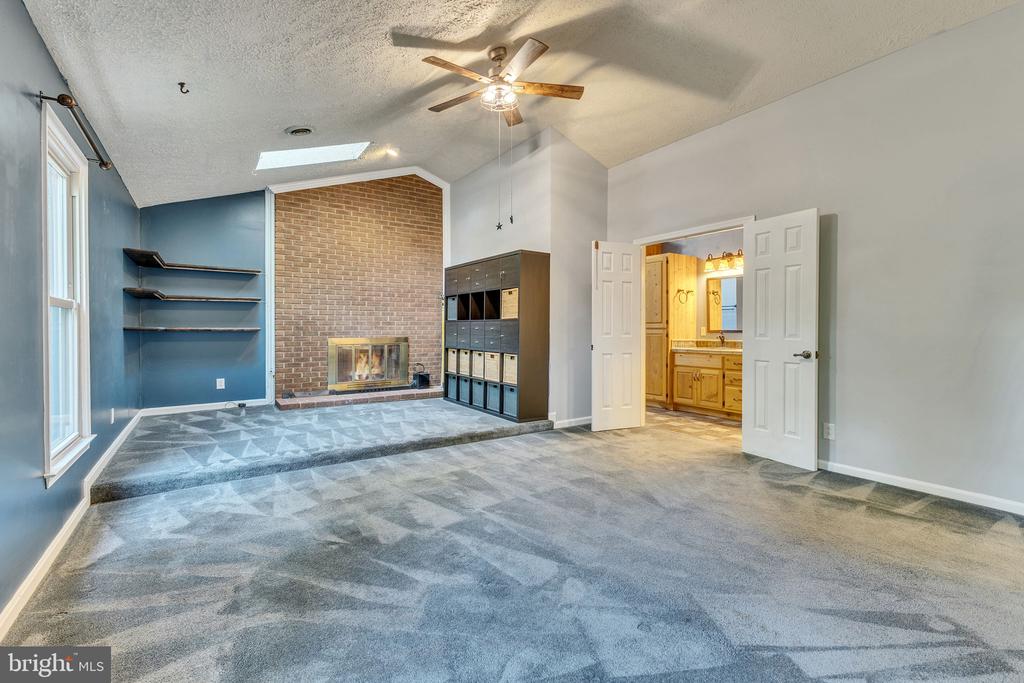 112 Oakwood Dr