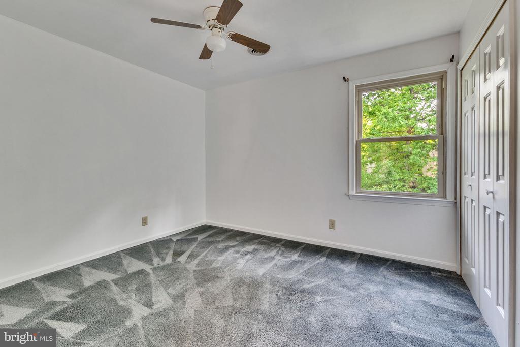 112 Oakwood Dr