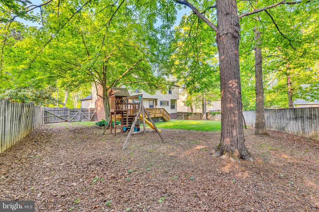 112 Oakwood Dr
