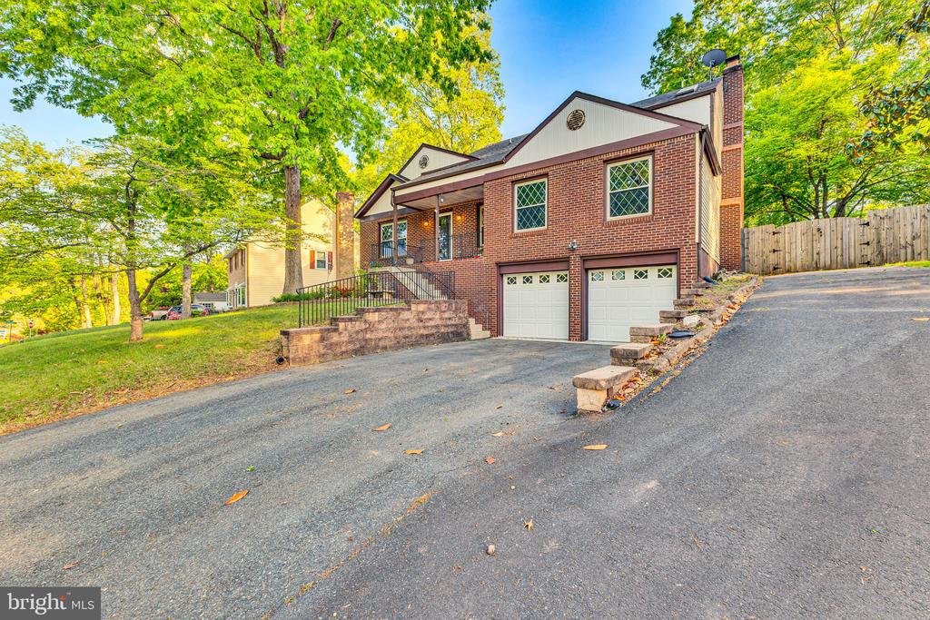 112 Oakwood Dr