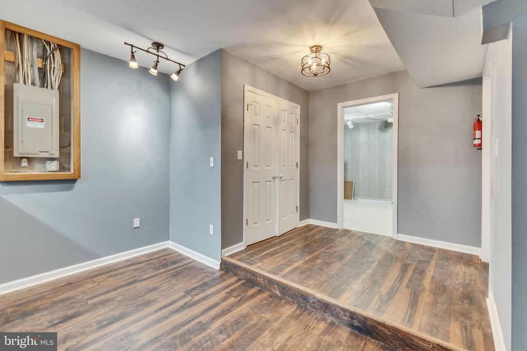 112 Oakwood Dr