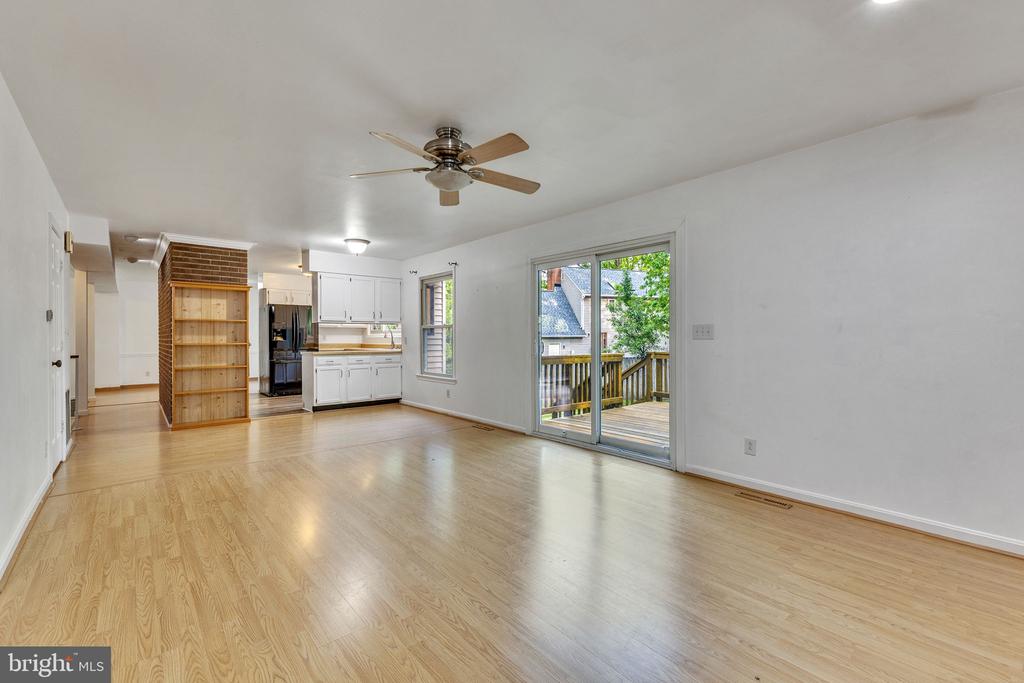 112 Oakwood Dr