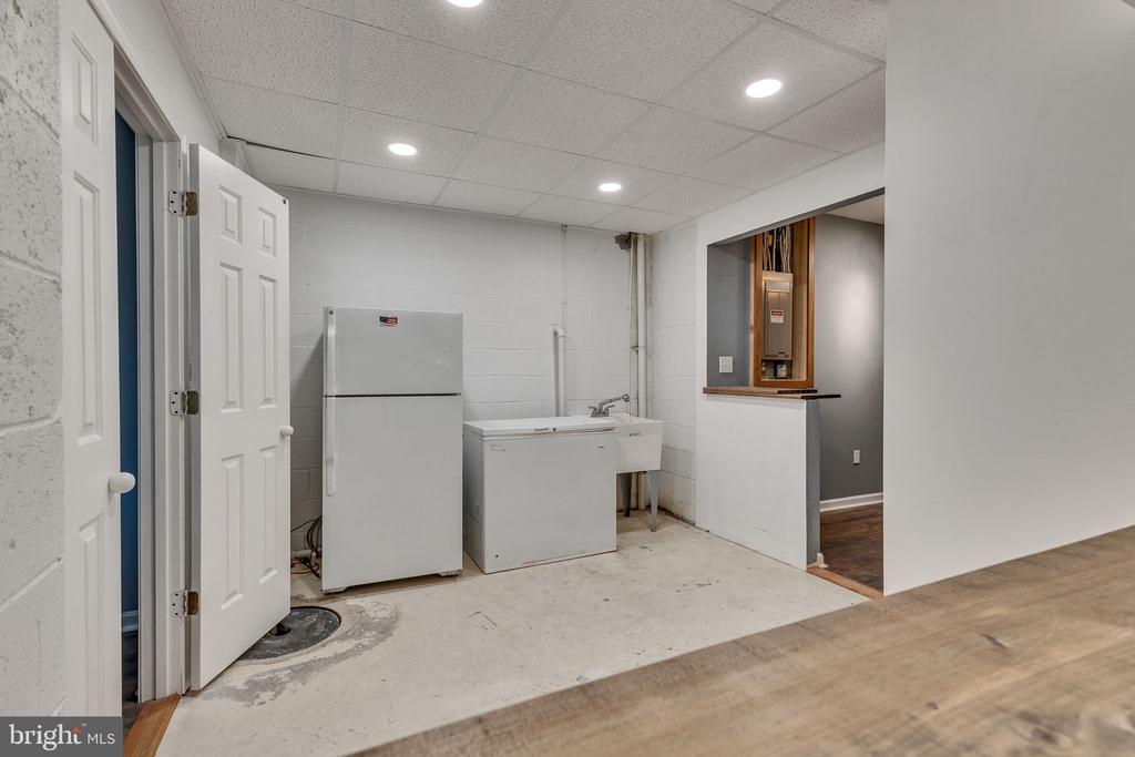 112 Oakwood Dr