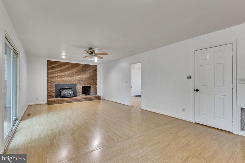 112 Oakwood Dr
