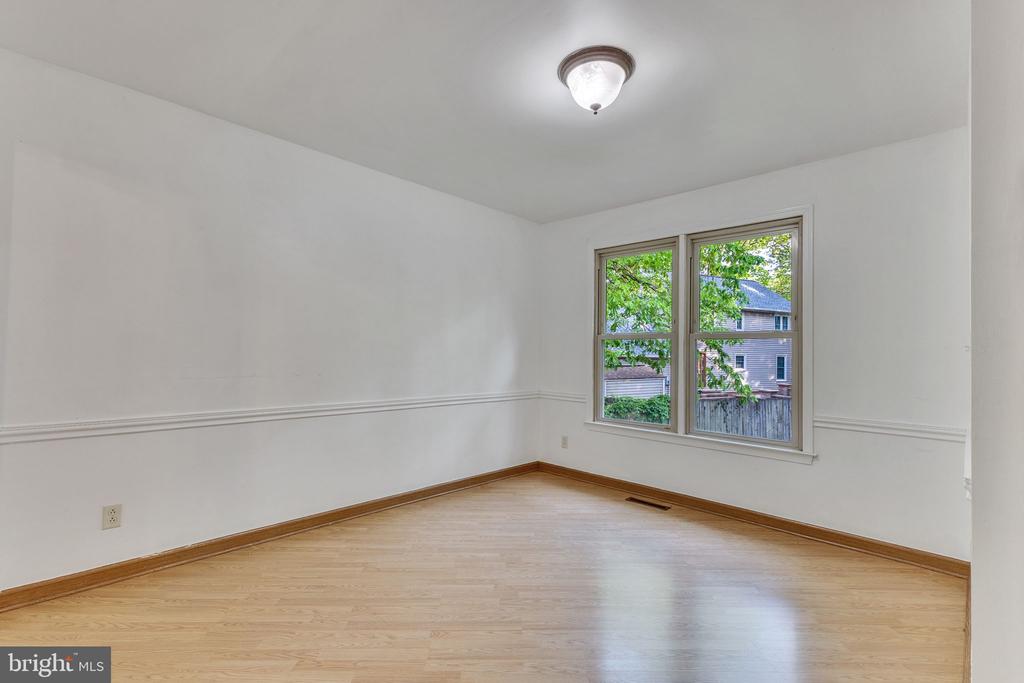 112 Oakwood Dr