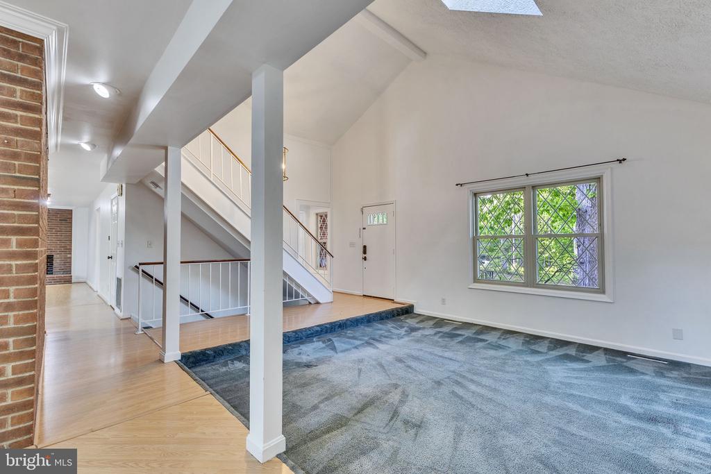 112 Oakwood Dr