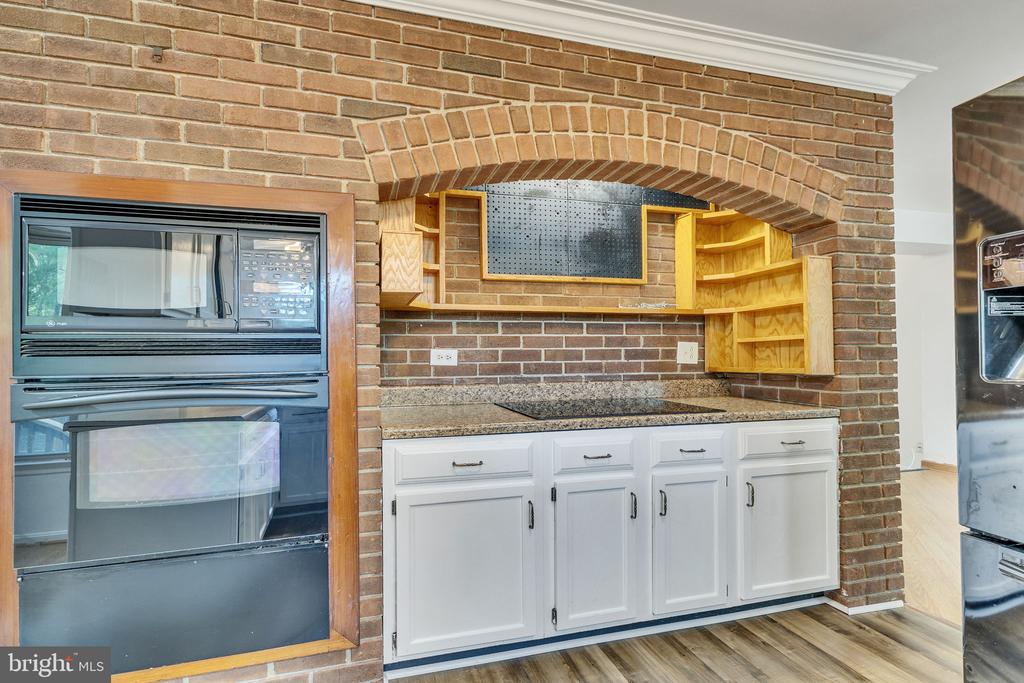 112 Oakwood Dr