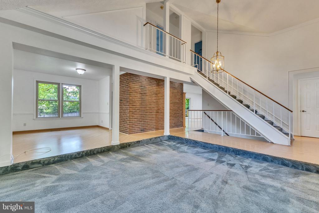 112 Oakwood Dr