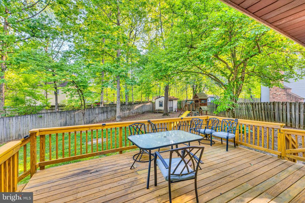 112 Oakwood Dr