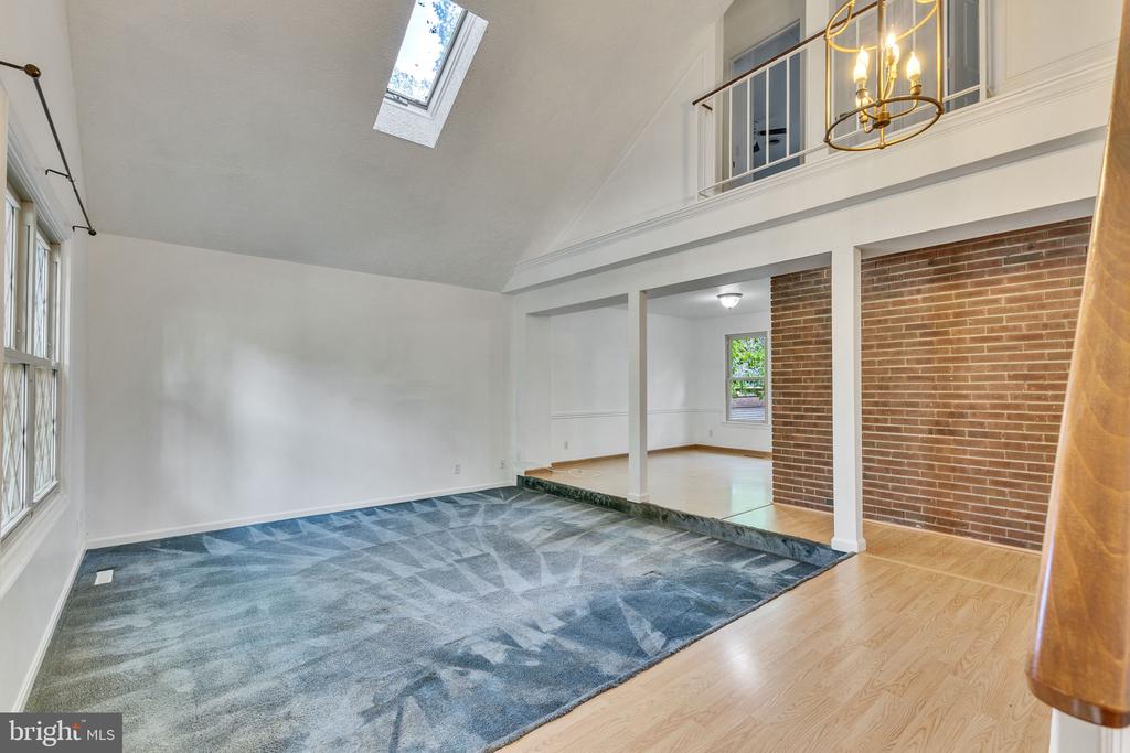 112 Oakwood Dr