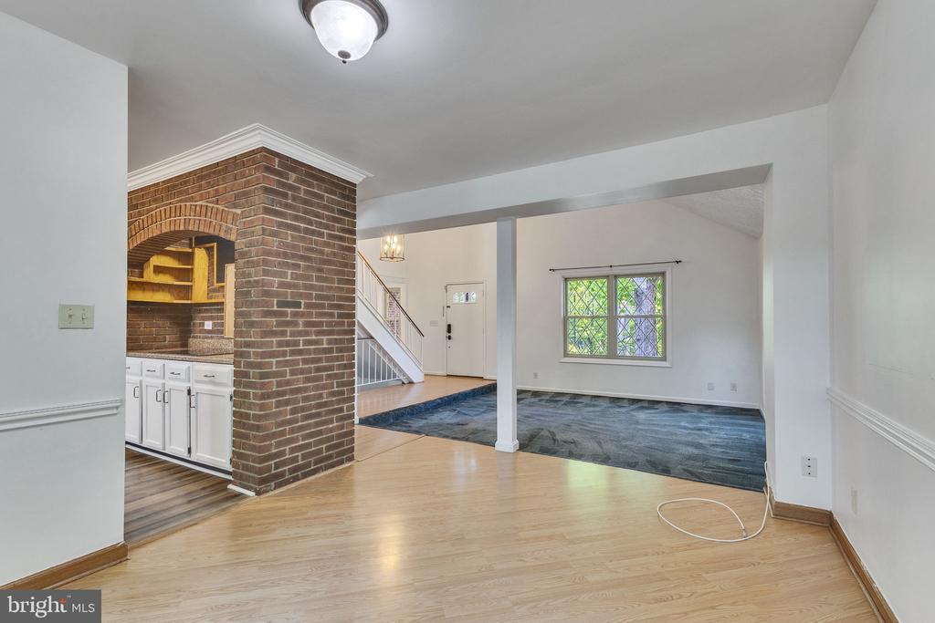 112 Oakwood Dr