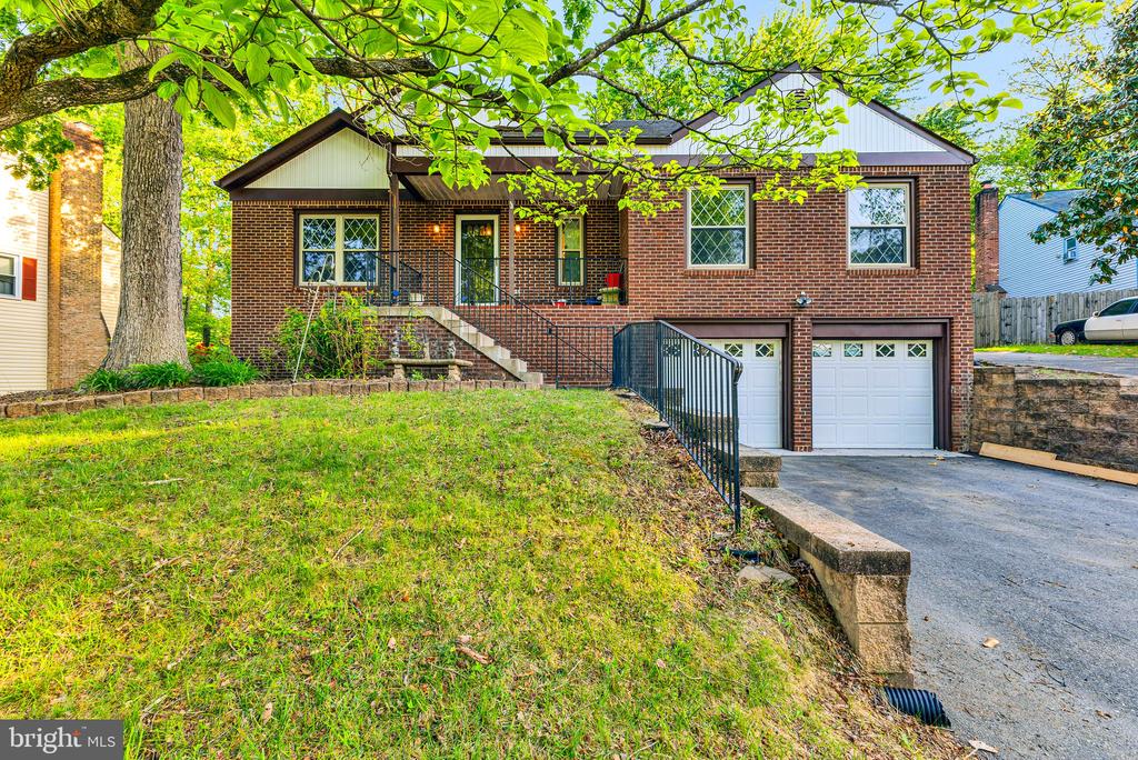 112 Oakwood Dr