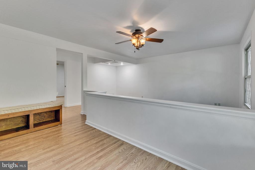112 Oakwood Dr