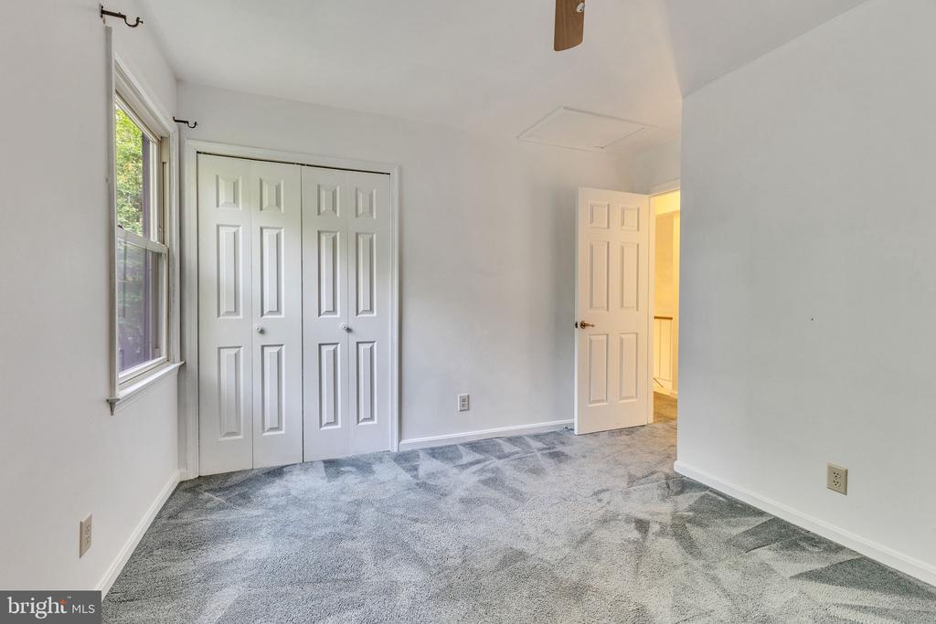 112 Oakwood Dr