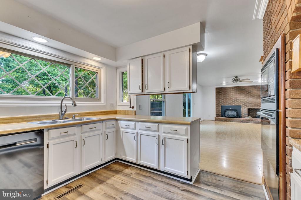 112 Oakwood Dr