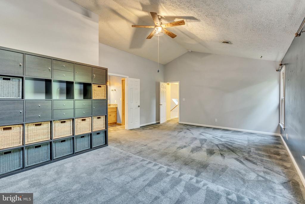 112 Oakwood Dr