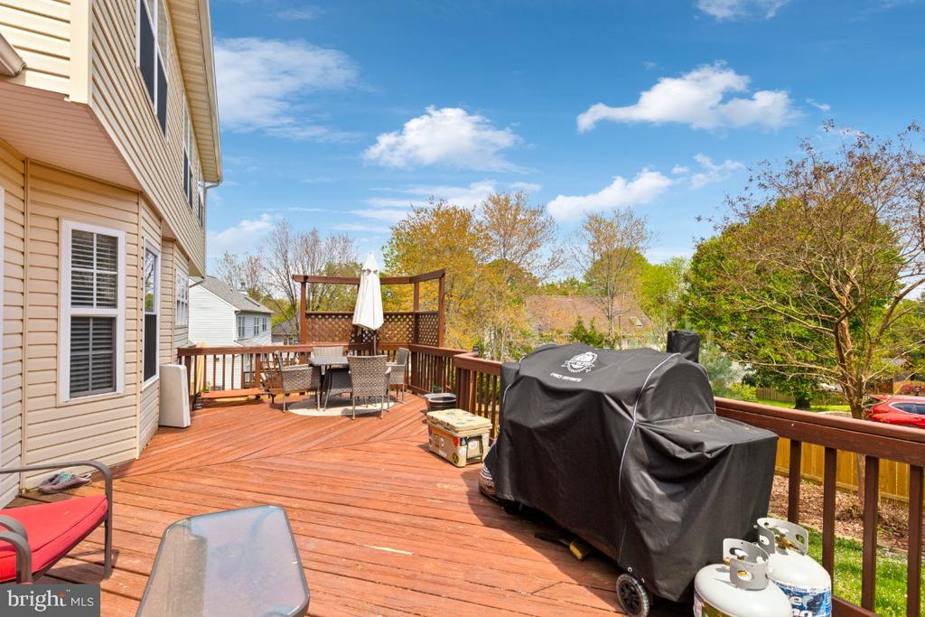 6 BRANTFORD DR
