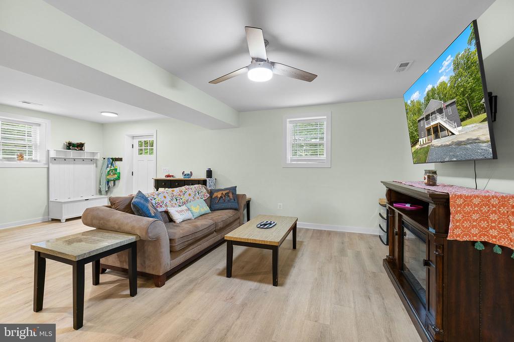 26 Viking Ln