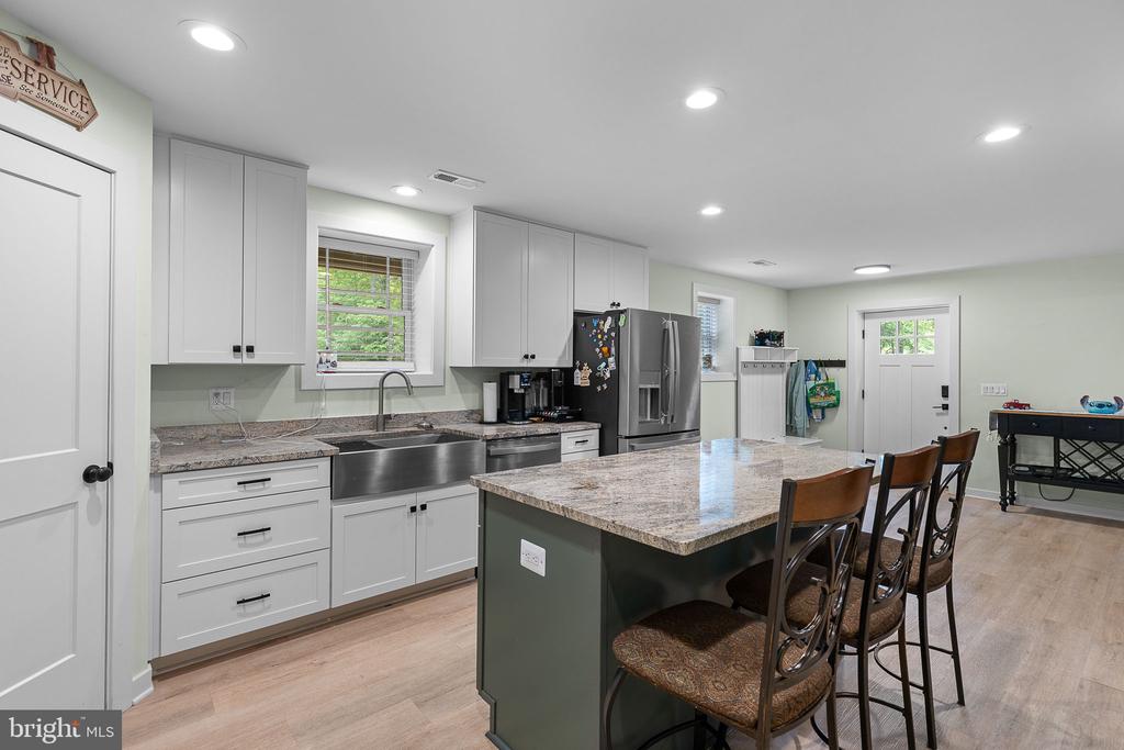 26 Viking Ln