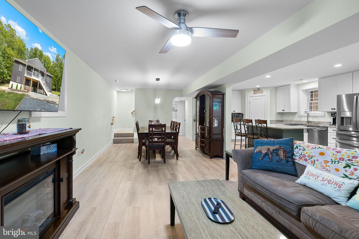 26 Viking Ln