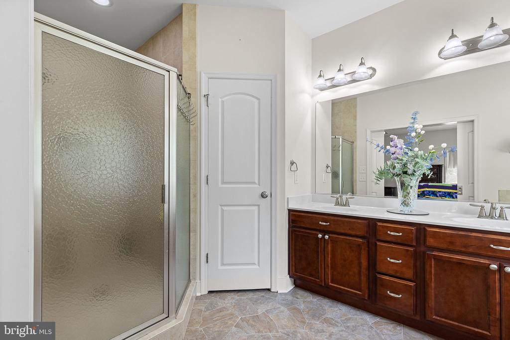 107 Shady Creek Ln