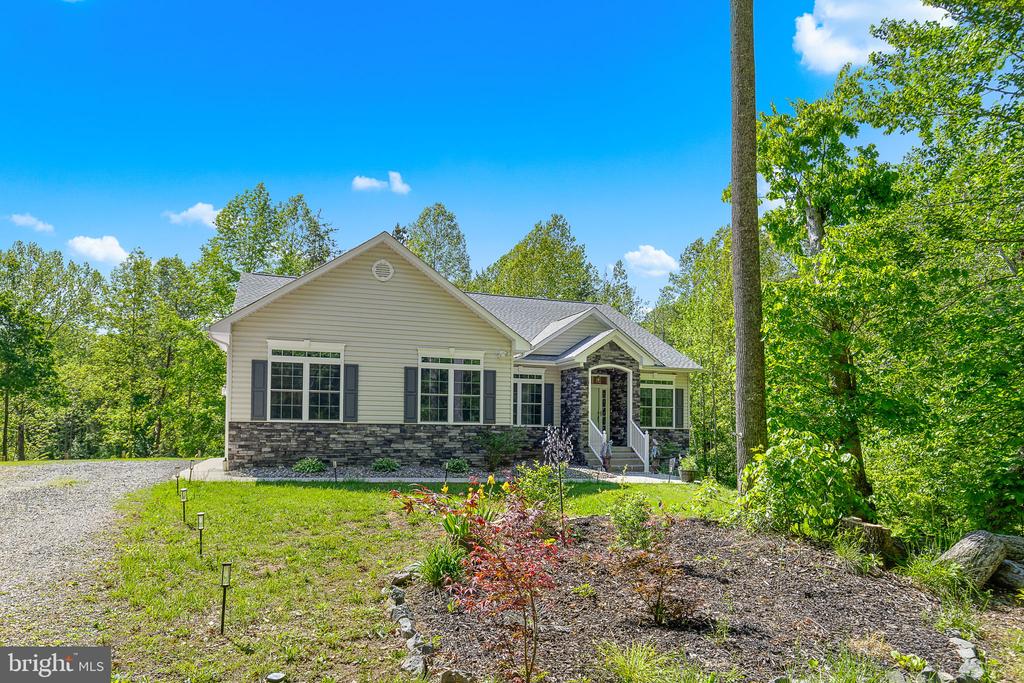 107 Shady Creek Ln