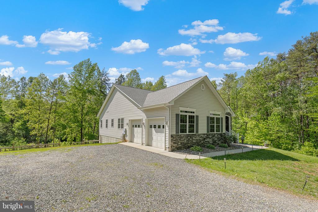 107 Shady Creek Ln