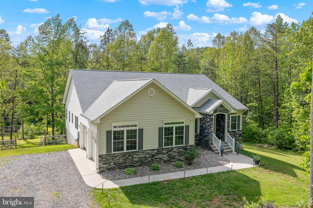 107 Shady Creek Ln