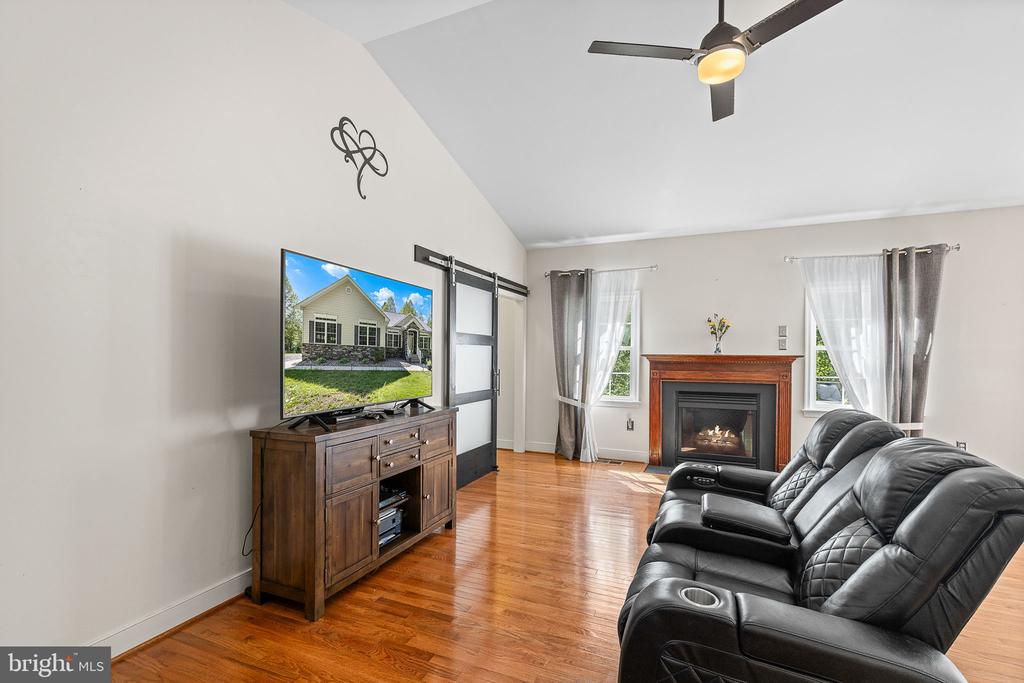 107 Shady Creek Ln