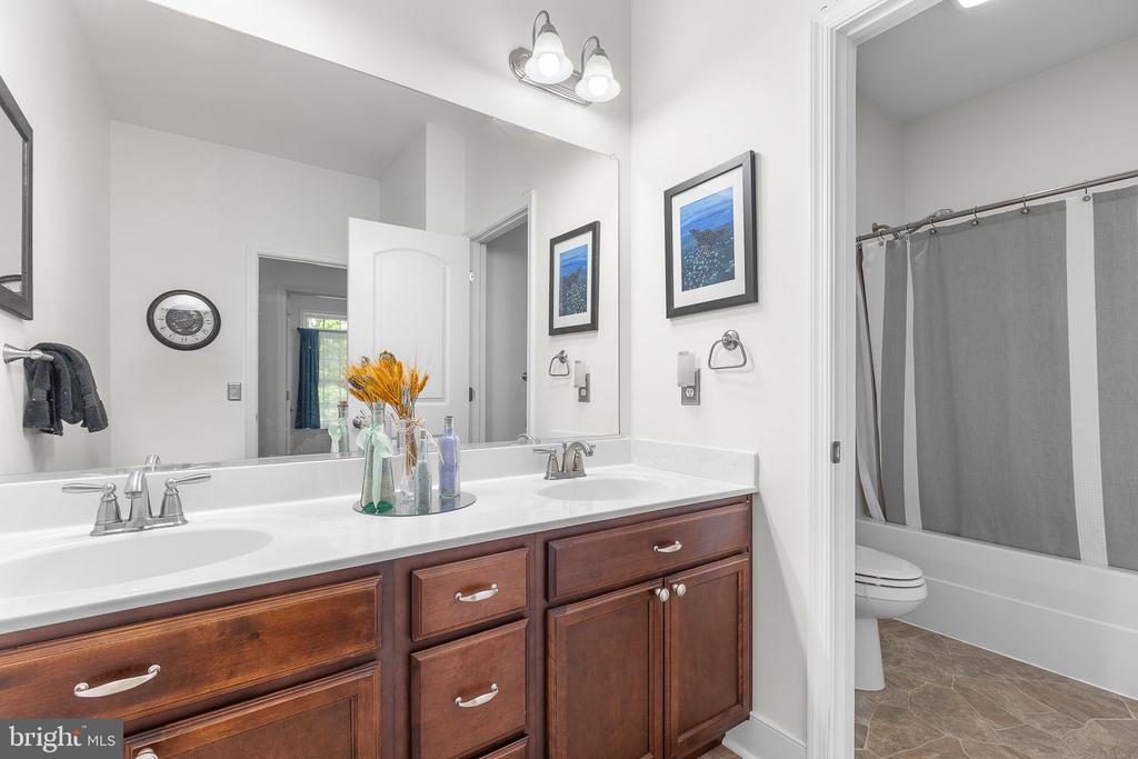 107 Shady Creek Ln
