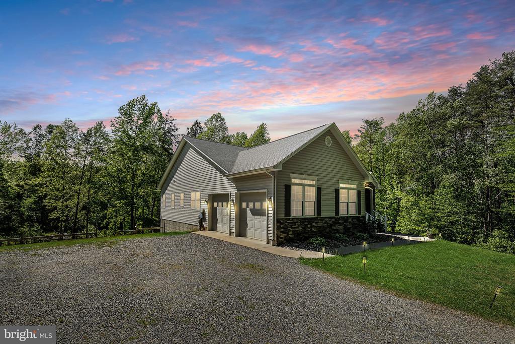 107 Shady Creek Ln