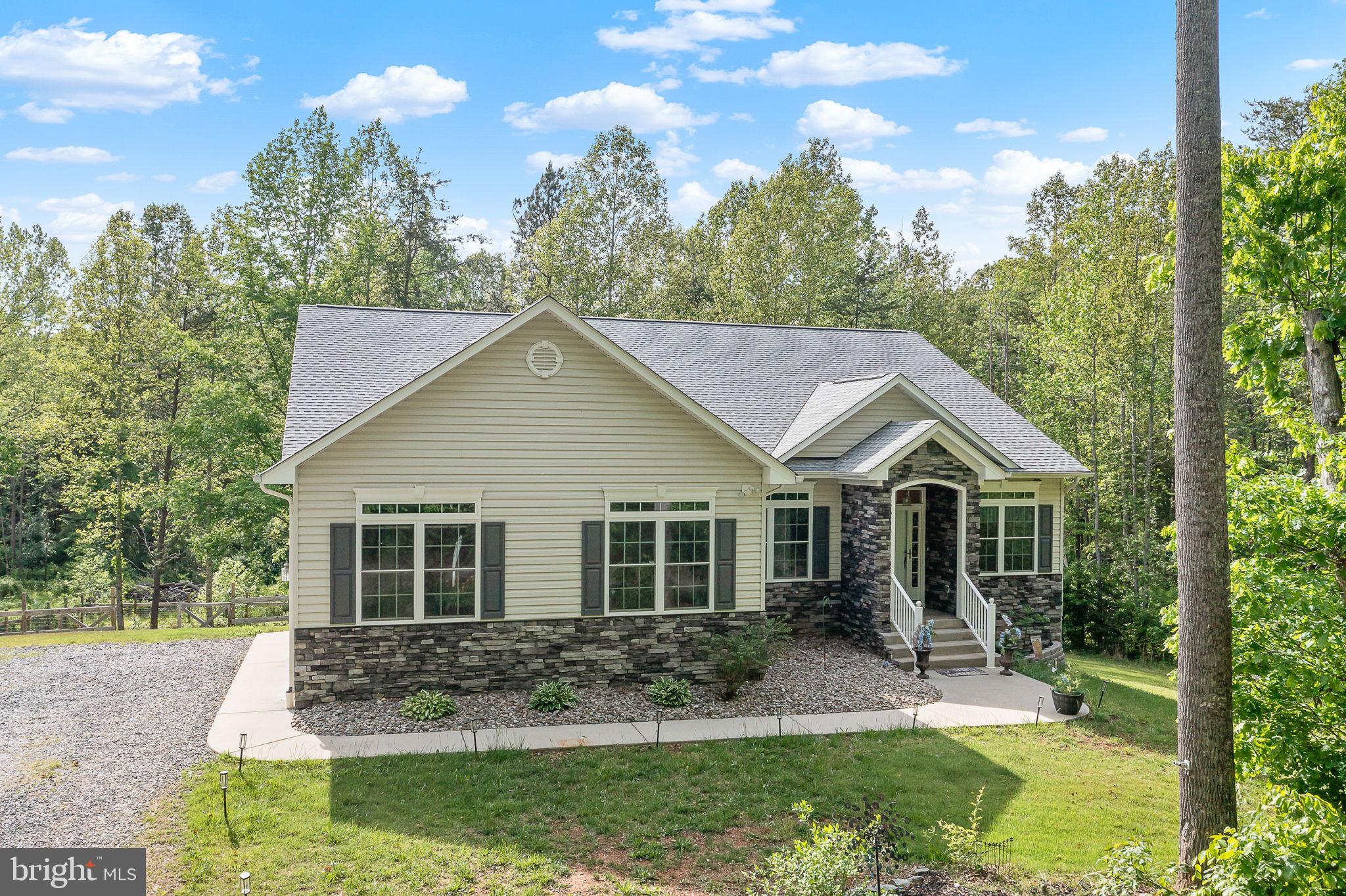107 Shady Creek Ln