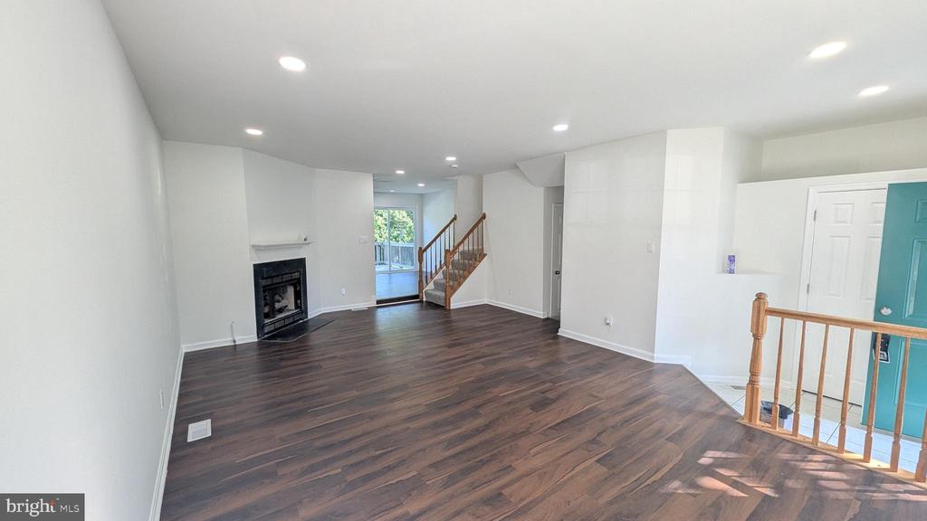 609 STAFFORD GLEN COURT
