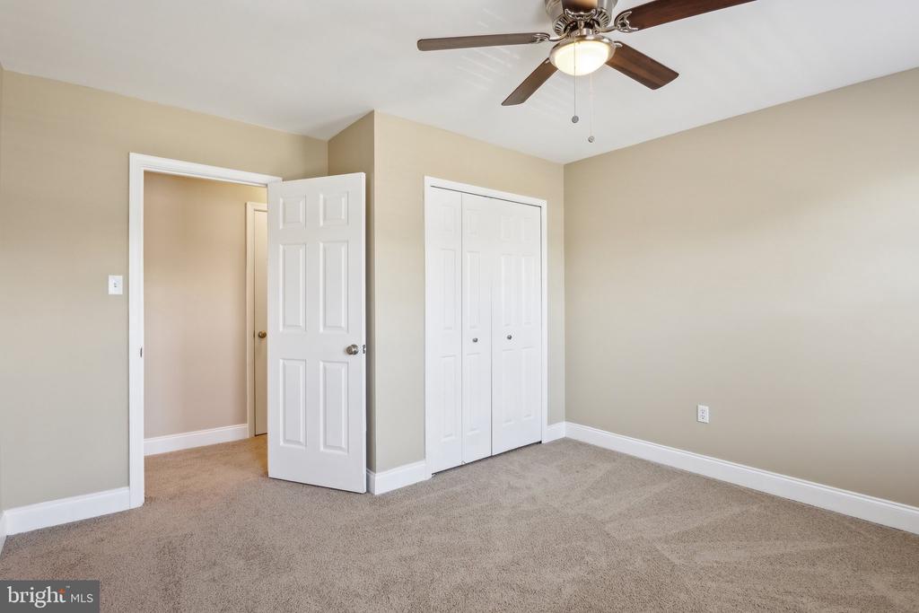 9 WHITESTONE DRIVE
