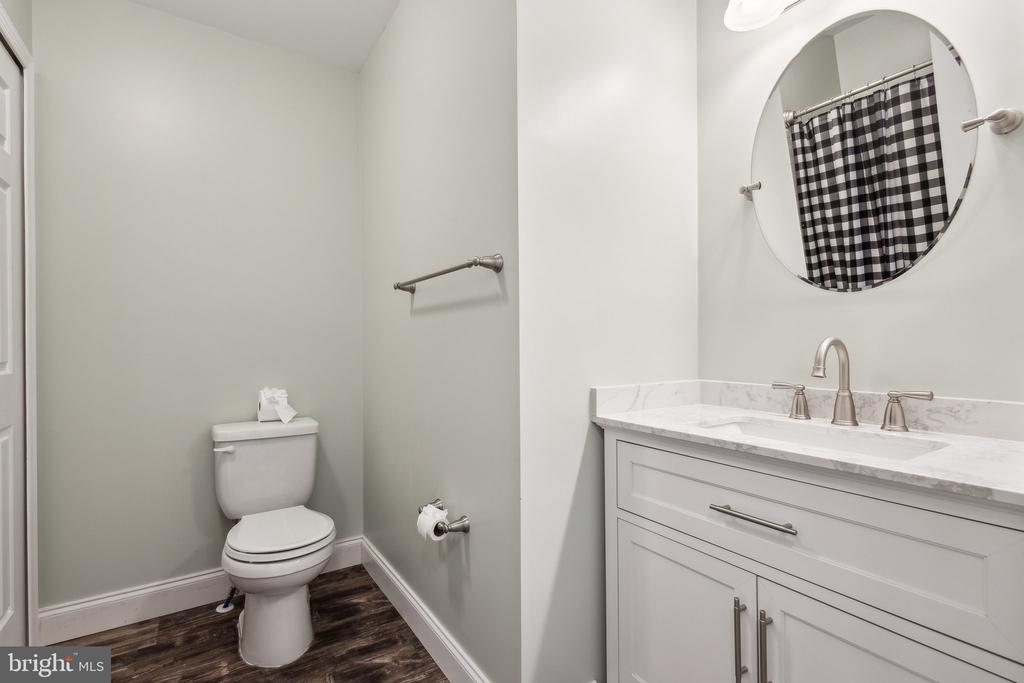 9 WHITESTONE DRIVE