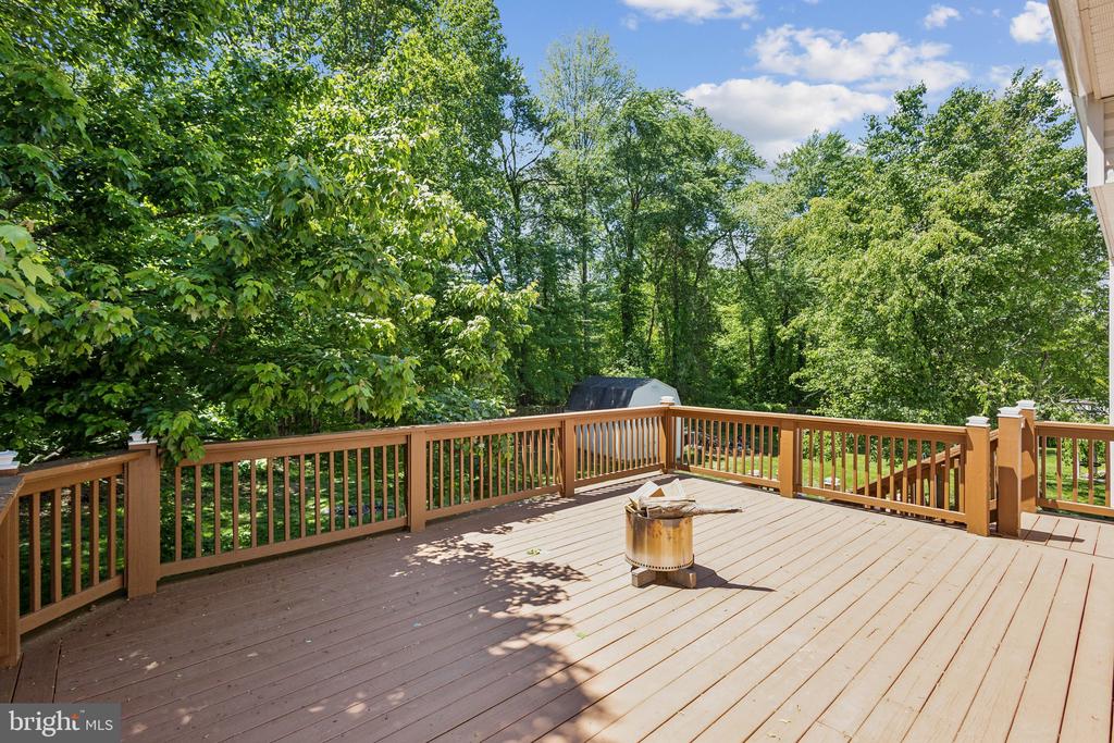 9 WHITESTONE DRIVE