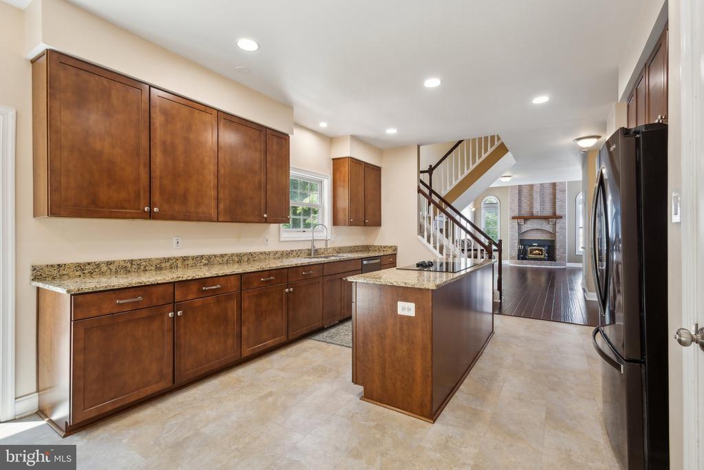 9 WHITESTONE DRIVE