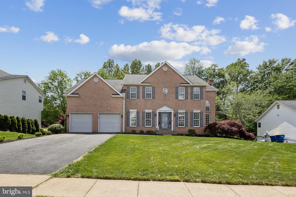 9 WHITESTONE DRIVE