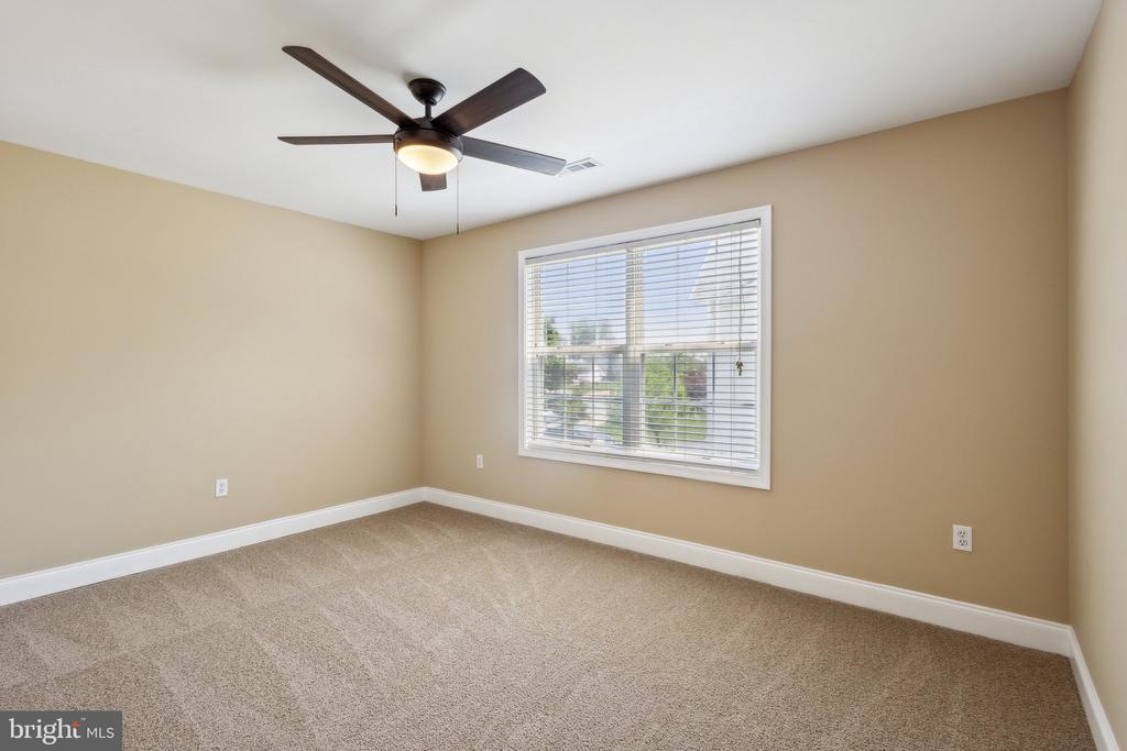 9 WHITESTONE DRIVE
