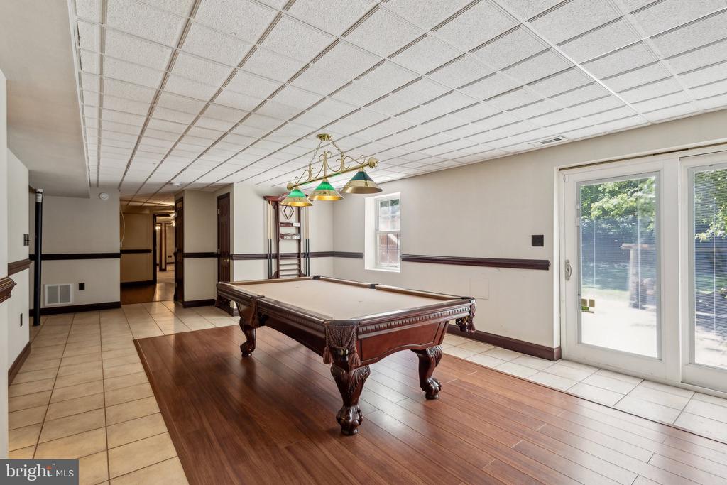 9 WHITESTONE DRIVE
