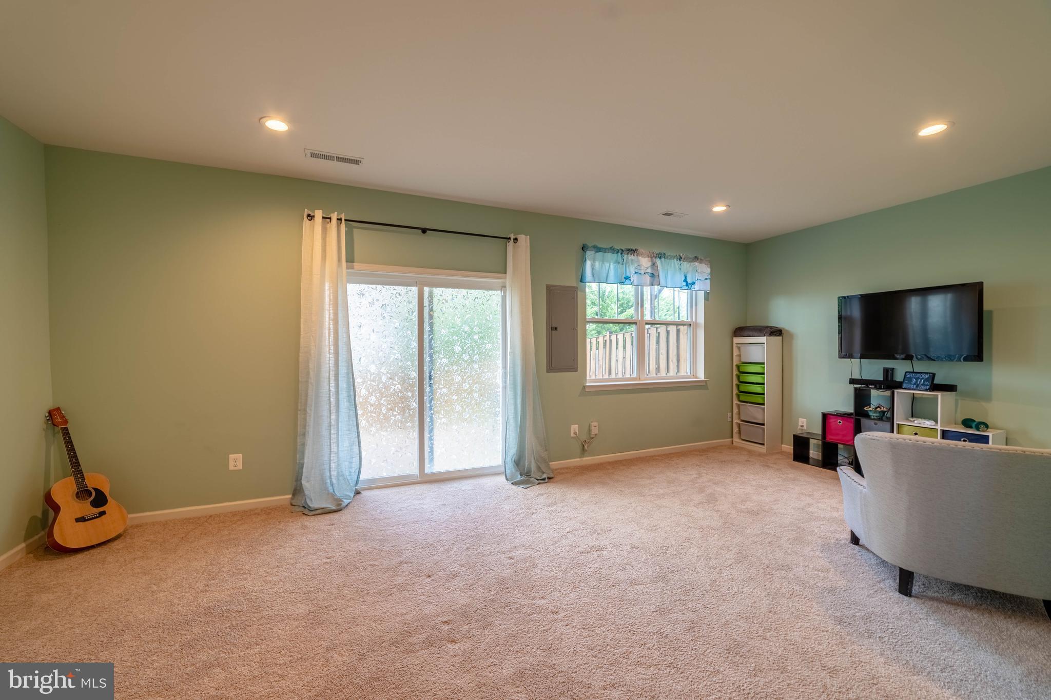 28 Lamplighter Ln