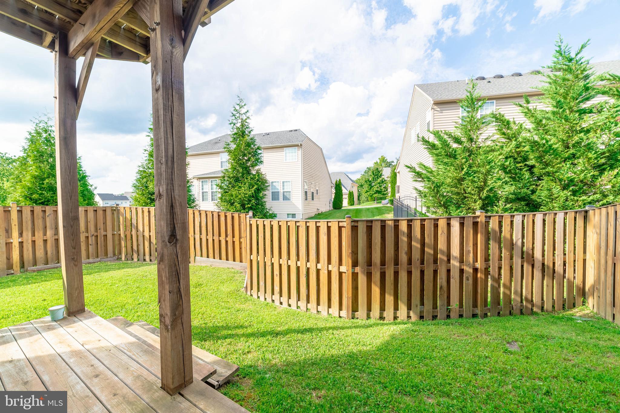 28 Lamplighter Ln