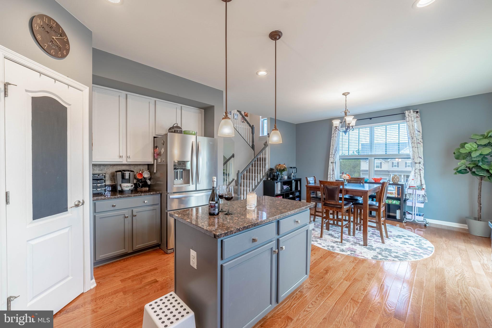 28 Lamplighter Ln